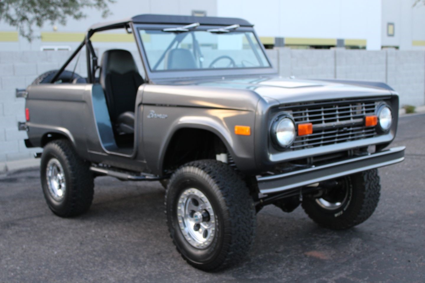 Ford-Bronco-Fuel-Injected-1977-SUV-10