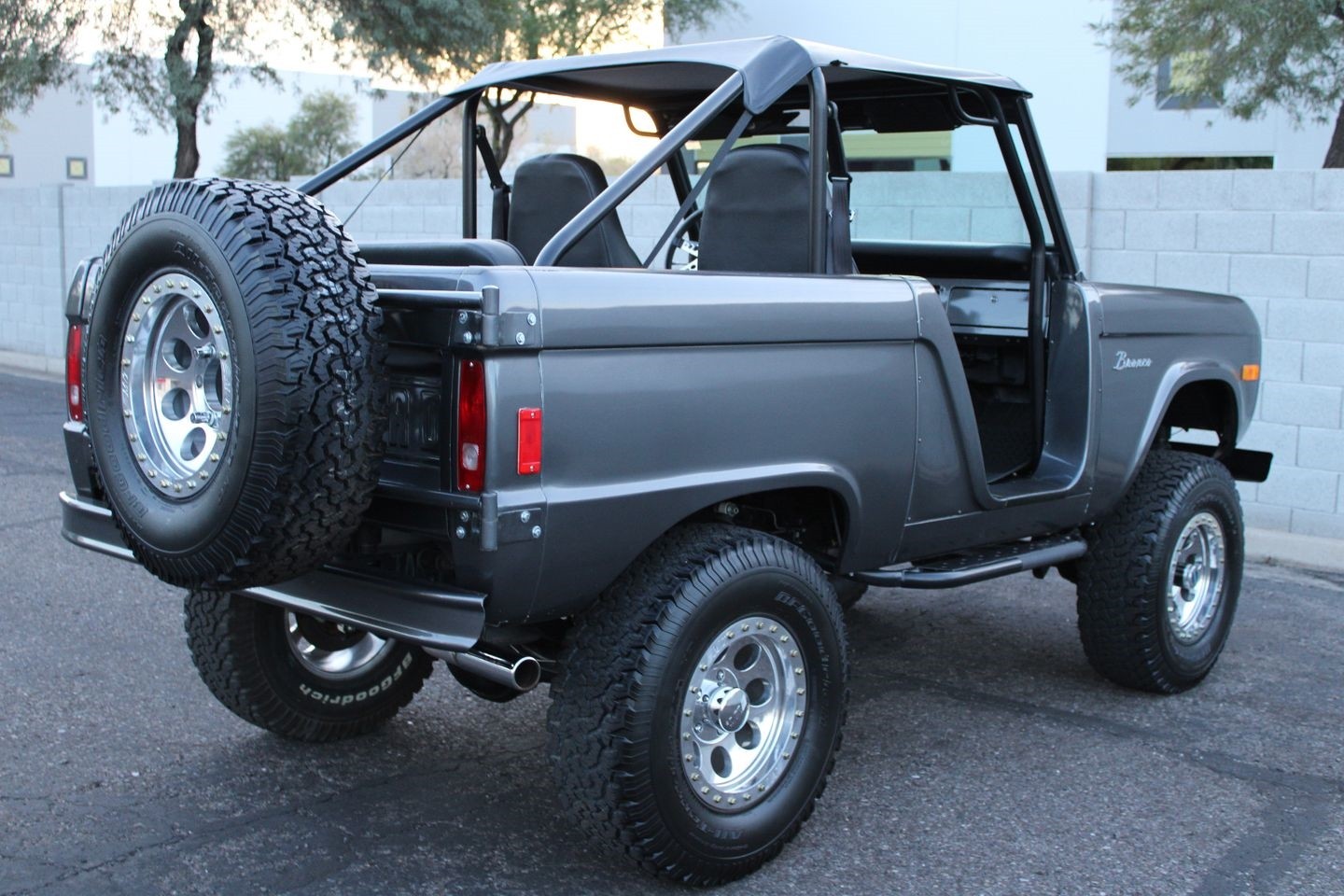 Ford-Bronco-Fuel-Injected-1977-SUV-17