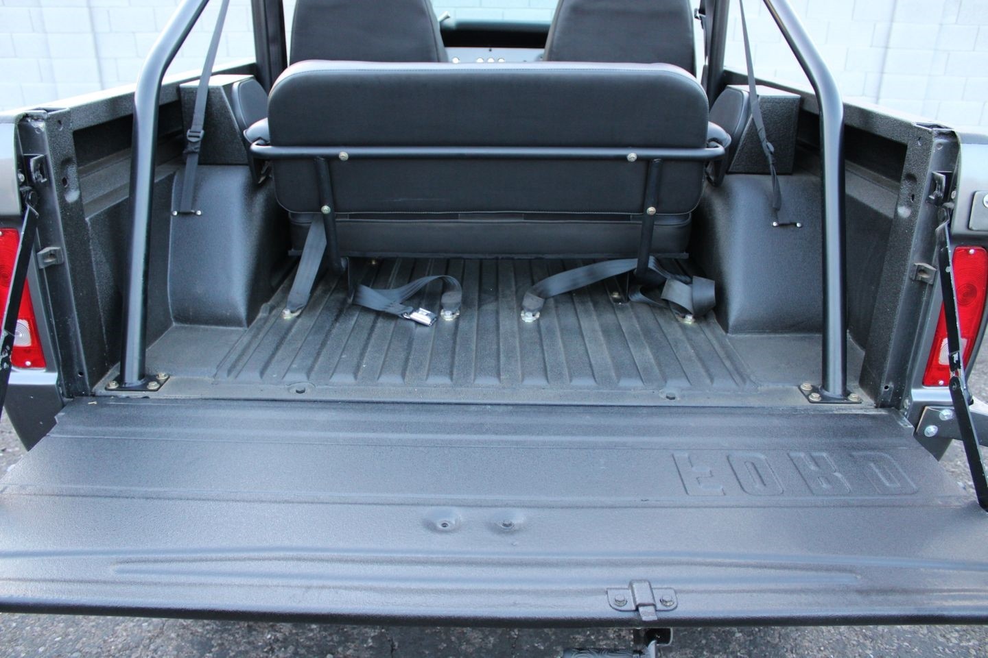 Ford-Bronco-Fuel-Injected-1977-SUV-20