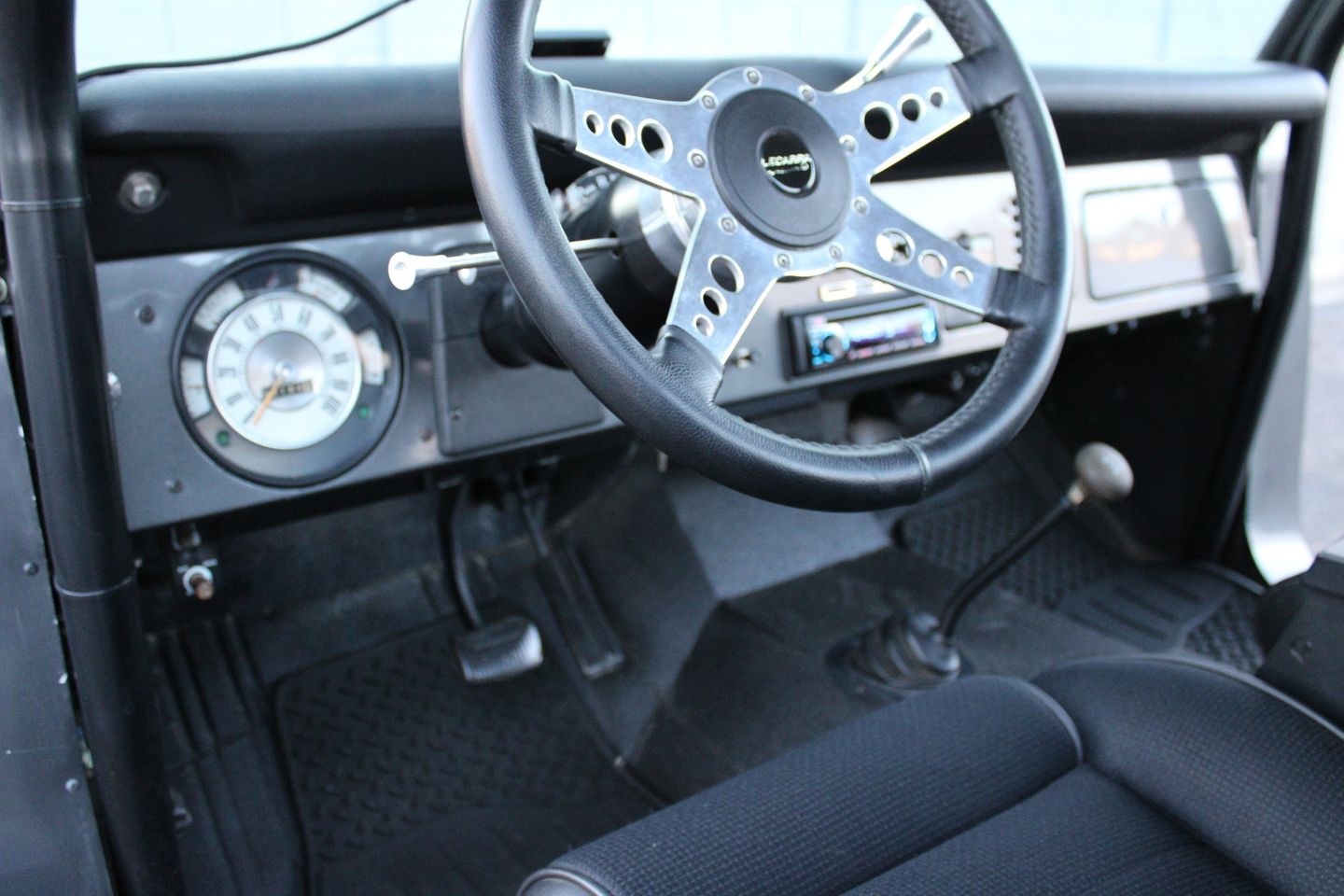 Ford-Bronco-Fuel-Injected-1977-SUV-21