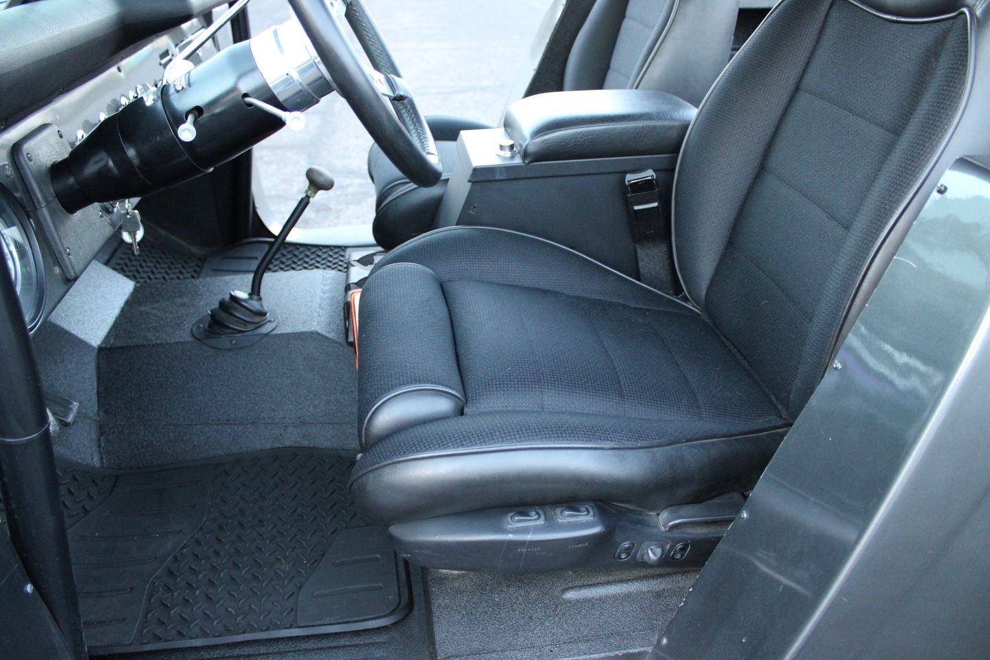 Ford-Bronco-Fuel-Injected-1977-SUV-24