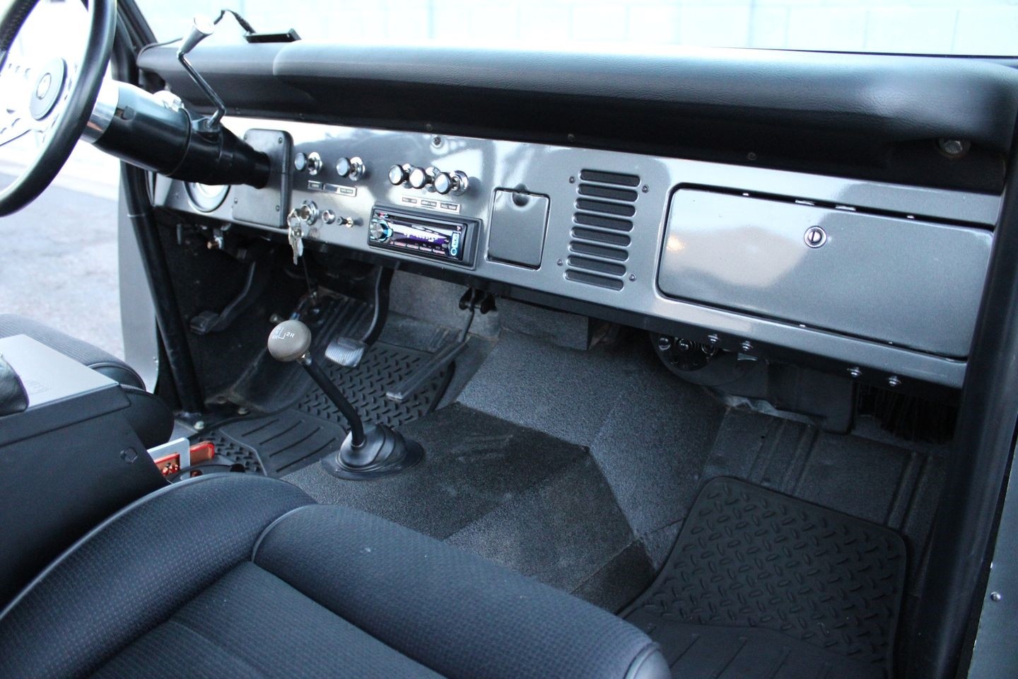 Ford-Bronco-Fuel-Injected-1977-SUV-28