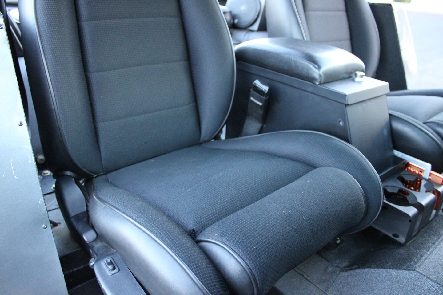 Ford-Bronco-Fuel-Injected-1977-SUV-30