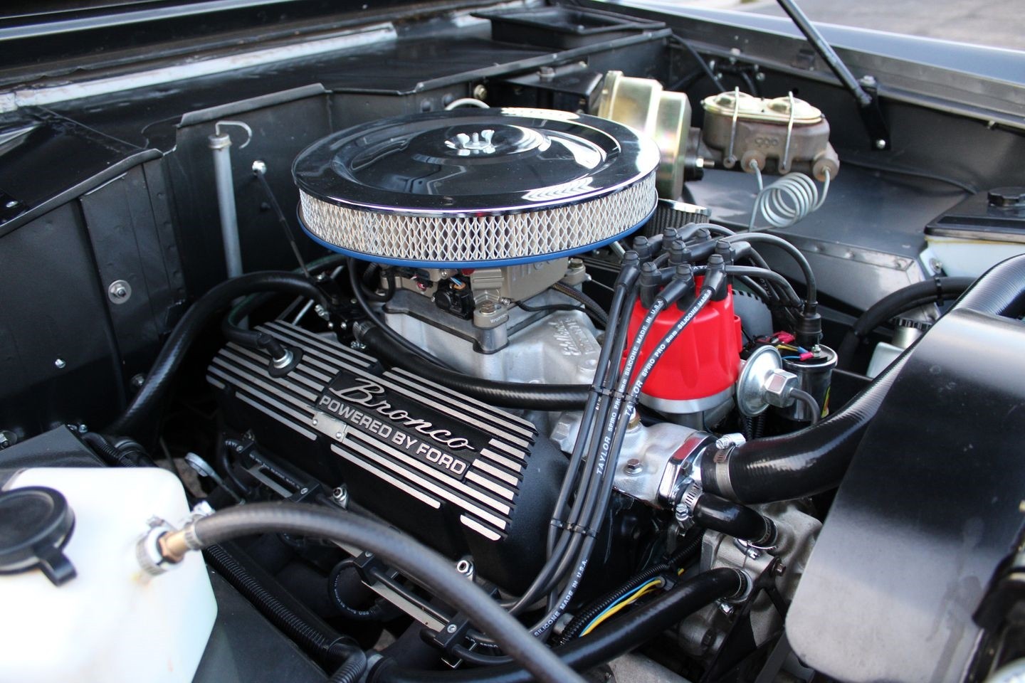 Ford-Bronco-Fuel-Injected-1977-SUV-33