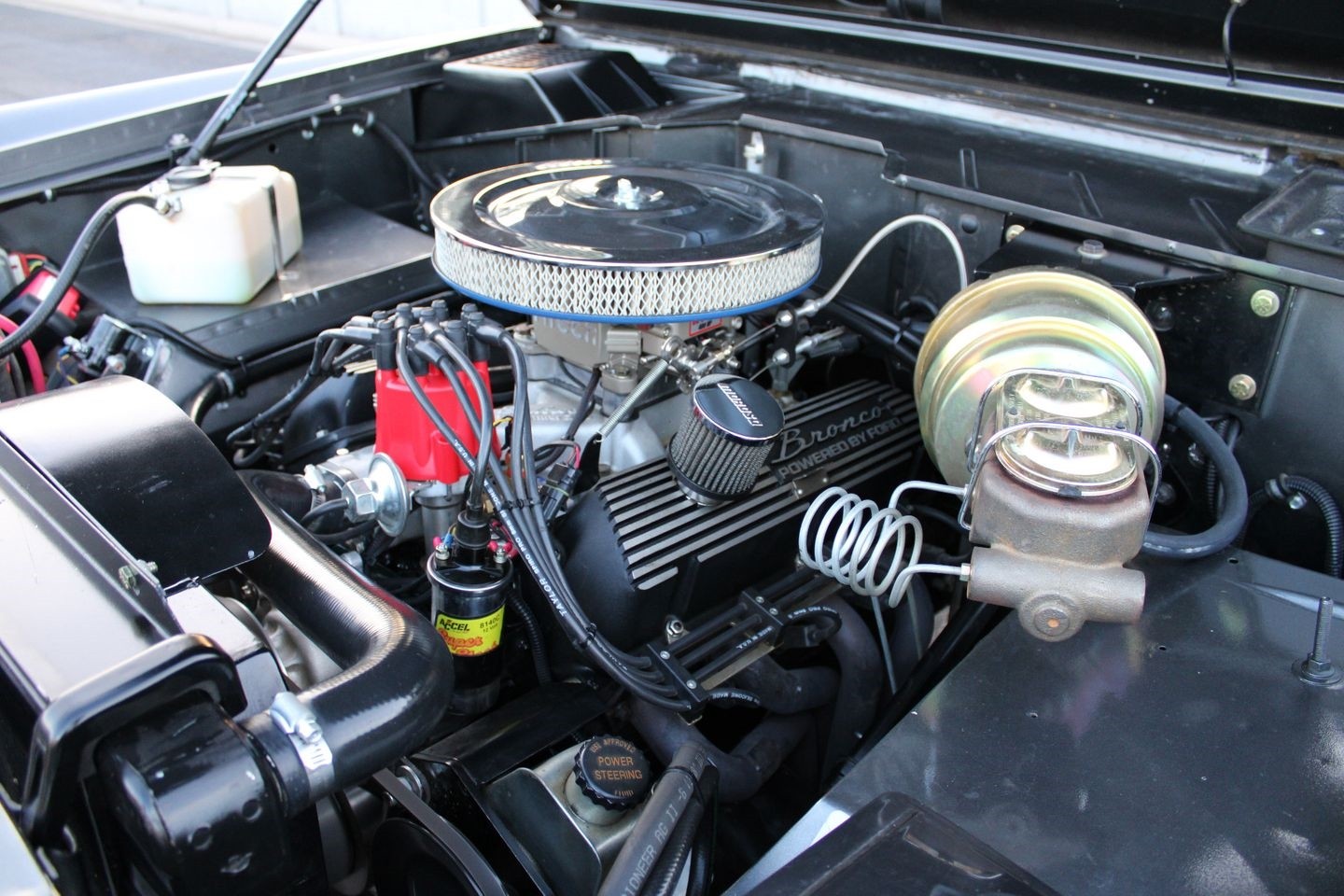 Ford-Bronco-Fuel-Injected-1977-SUV-35