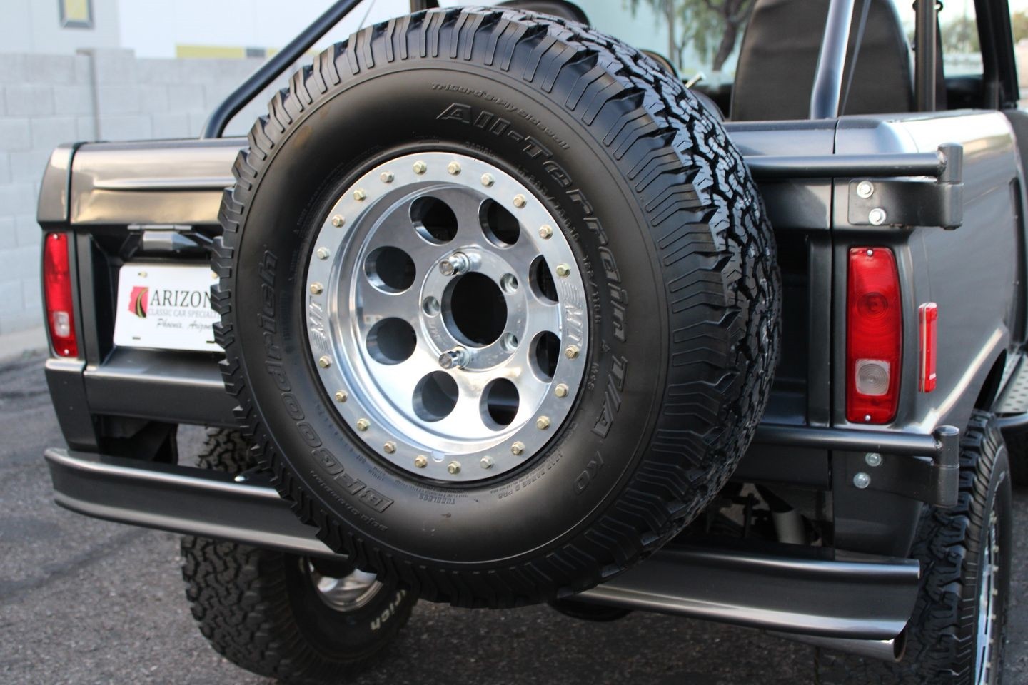 Ford-Bronco-Fuel-Injected-1977-SUV-4