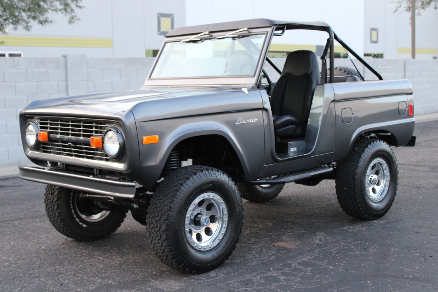 Ford-Bronco-Fuel-Injected-1977-SUV-7