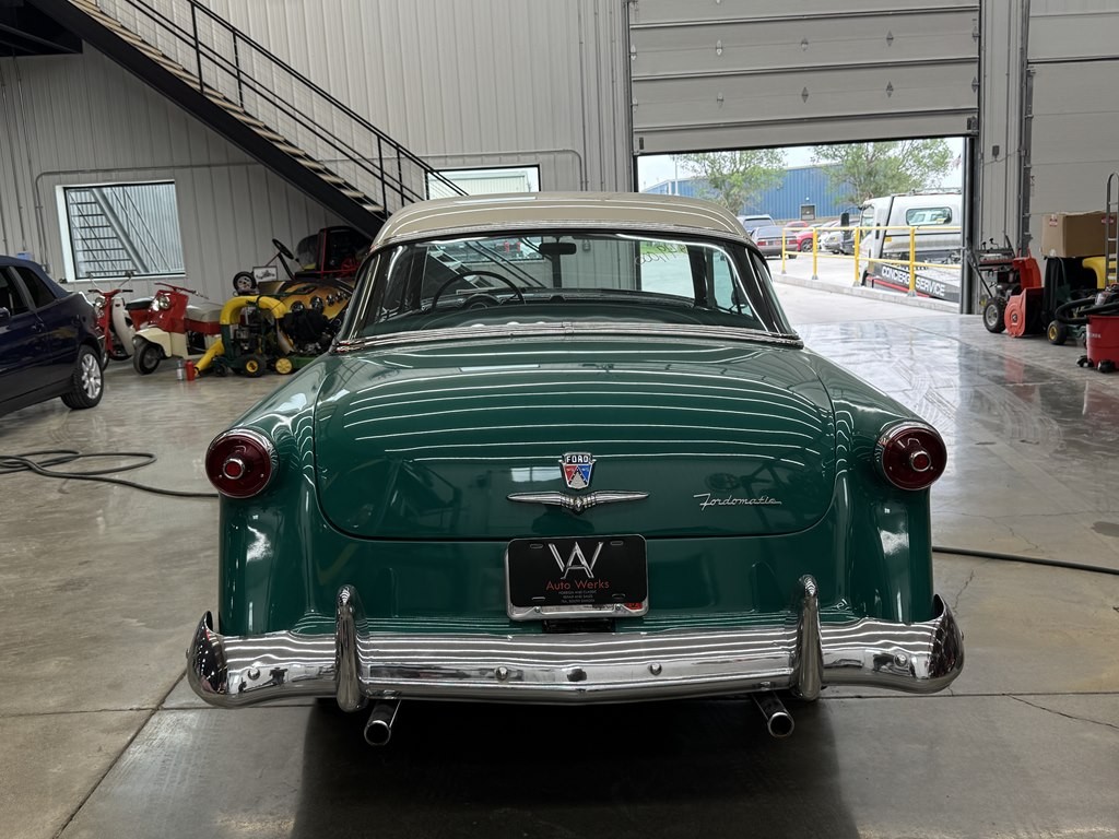 Ford-CRESTLINE-1953-3