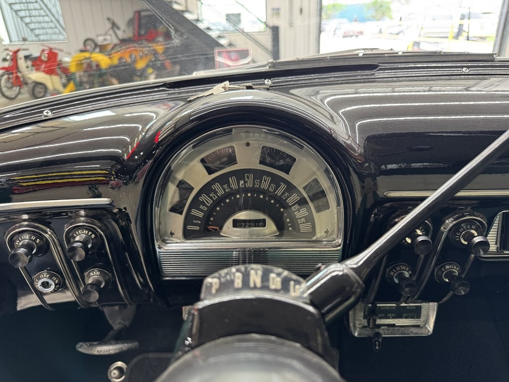 Ford-CRESTLINE-1953-4