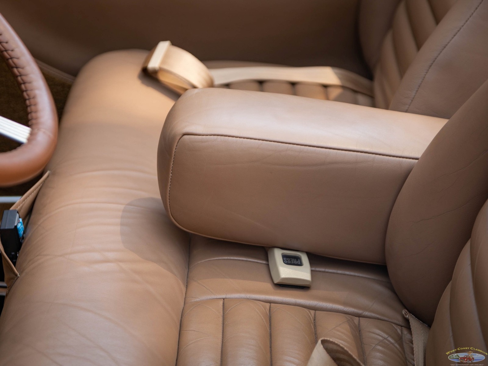 Ford-Cabriolet-1940-2-Door-Cabriolet-Custom-32