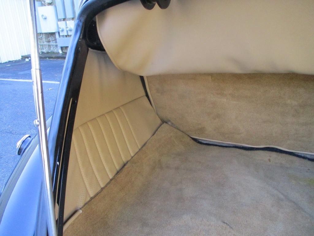 Ford-Cabriolet-Deluxe-Street-Rod-LS1-resto-mod-drivetrain-1939-18