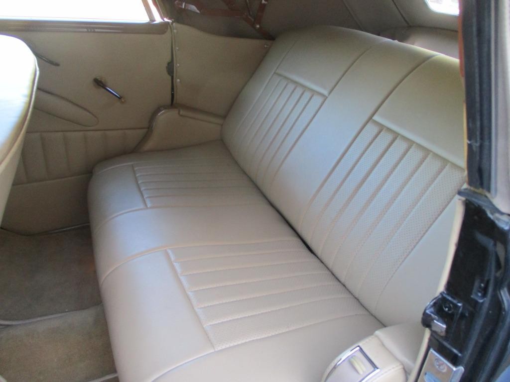 Ford-Cabriolet-Deluxe-Street-Rod-LS1-resto-mod-drivetrain-1939-25