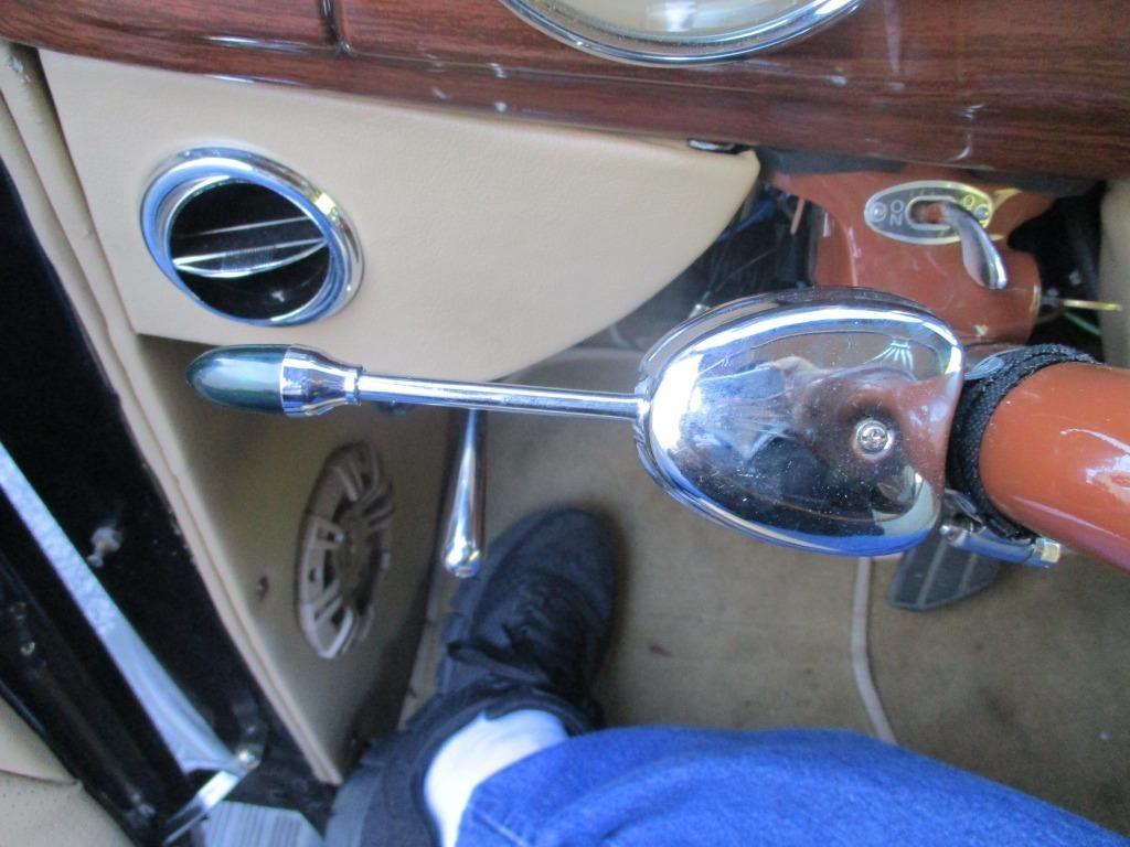 Ford-Cabriolet-Deluxe-Street-Rod-LS1-resto-mod-drivetrain-1939-36