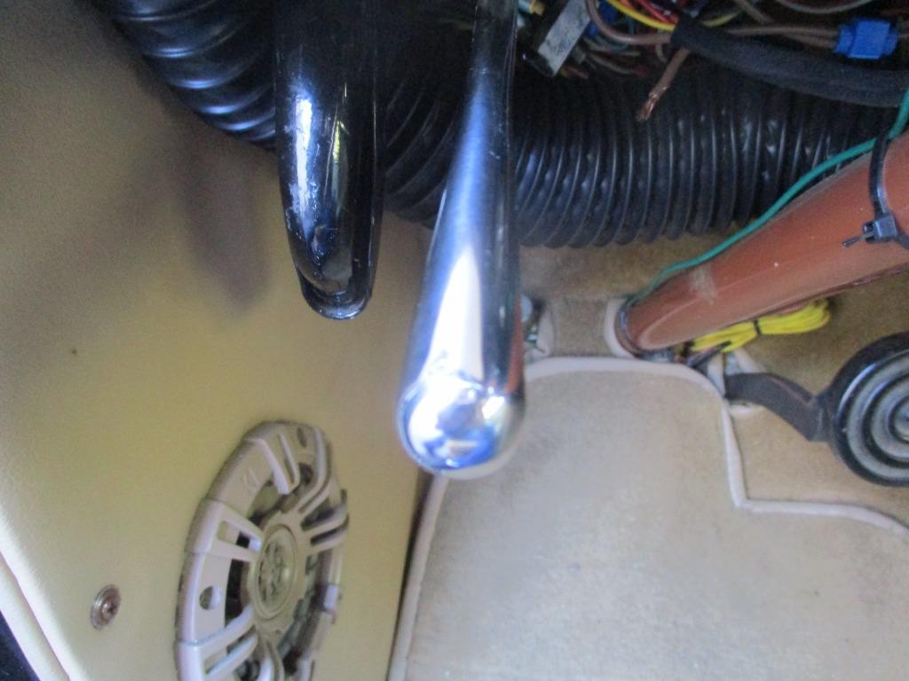 Ford-Cabriolet-Deluxe-Street-Rod-LS1-resto-mod-drivetrain-1939-37