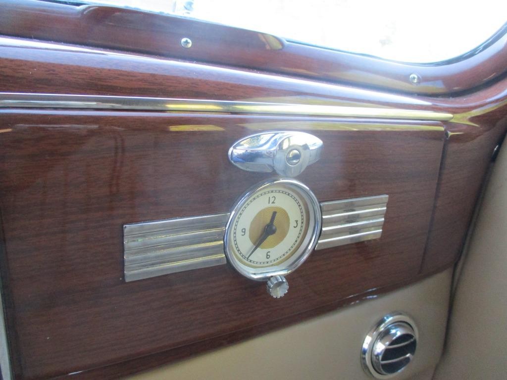 Ford-Cabriolet-Deluxe-Street-Rod-LS1-resto-mod-drivetrain-1939-39