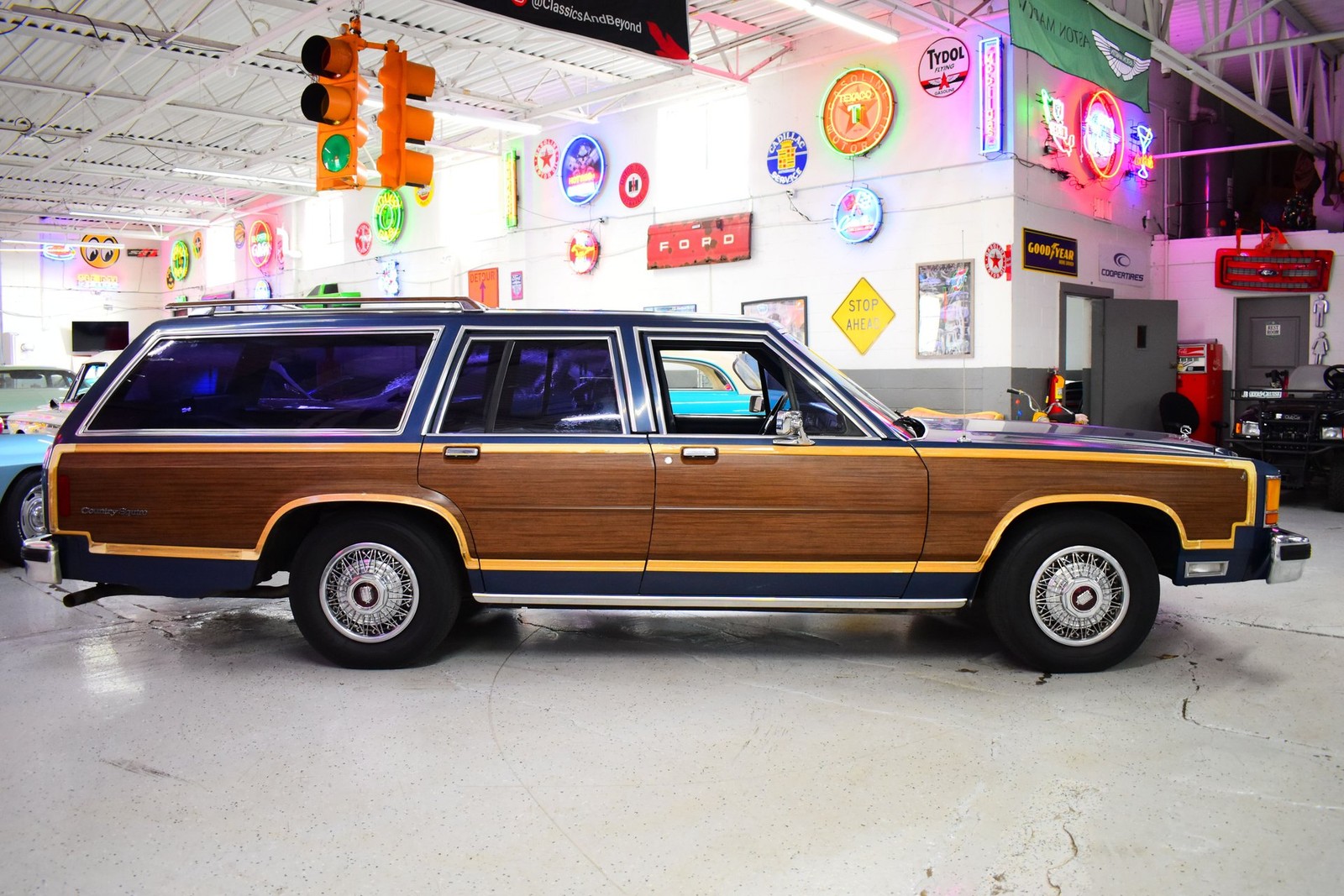 Ford-Country-Squire-1986-Wagon-3