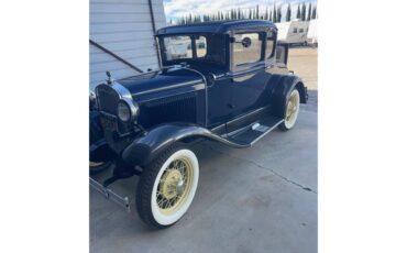 Ford-Coupe-1930-Navy-Blue-with-Black-Tan-2