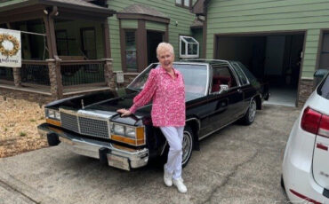 Ford-Crown-Victoria-1981-Coupe-10