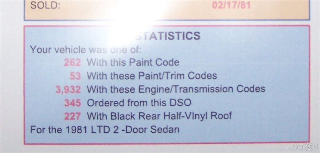 Ford-Crown-Victoria-1981-Coupe-11