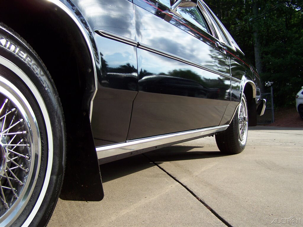 Ford-Crown-Victoria-1981-Coupe-20