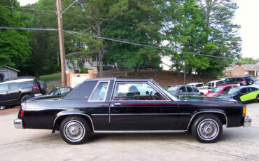 Ford-Crown-Victoria-1981-Coupe-5