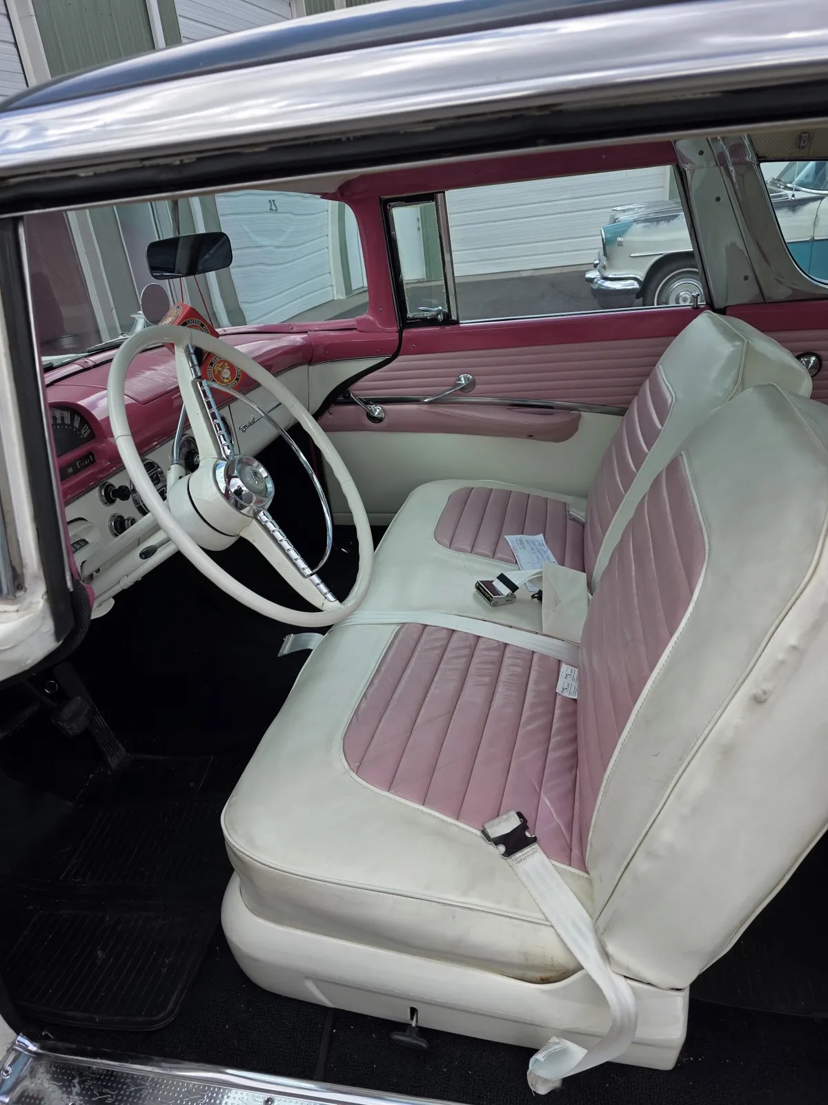 Ford-Crown-victoria-1955-Coral-And-White-Coral-And-White-1