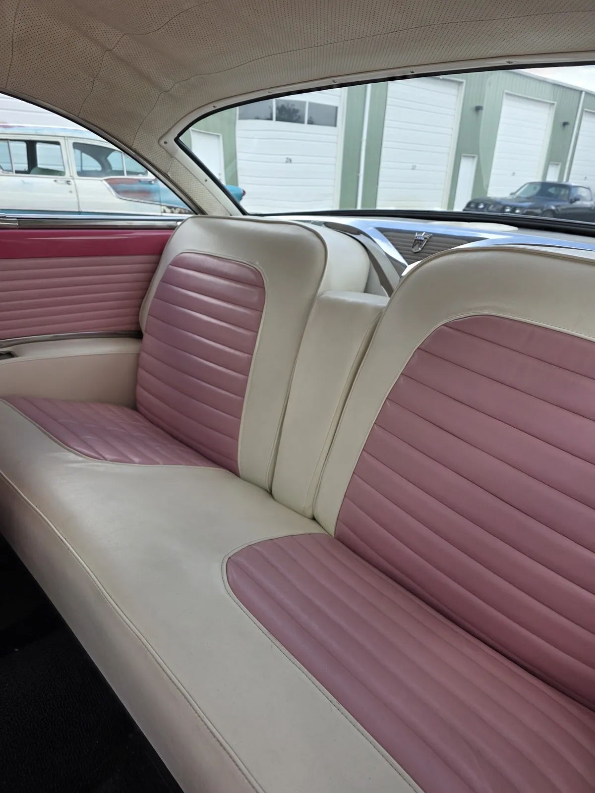 Ford-Crown-victoria-1955-Coral-And-White-Coral-And-White-3