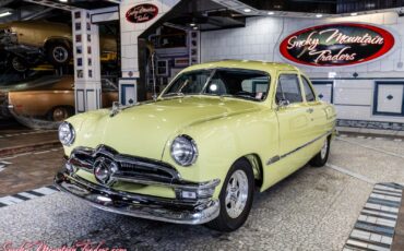 Ford-Custom-Deluxe-1950-1