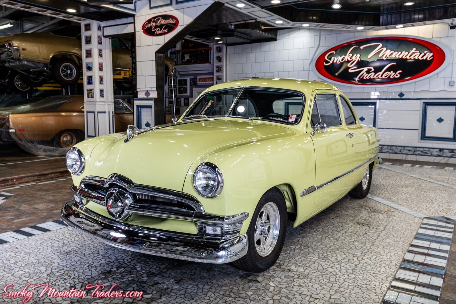 Ford-Custom-Deluxe-1950-1