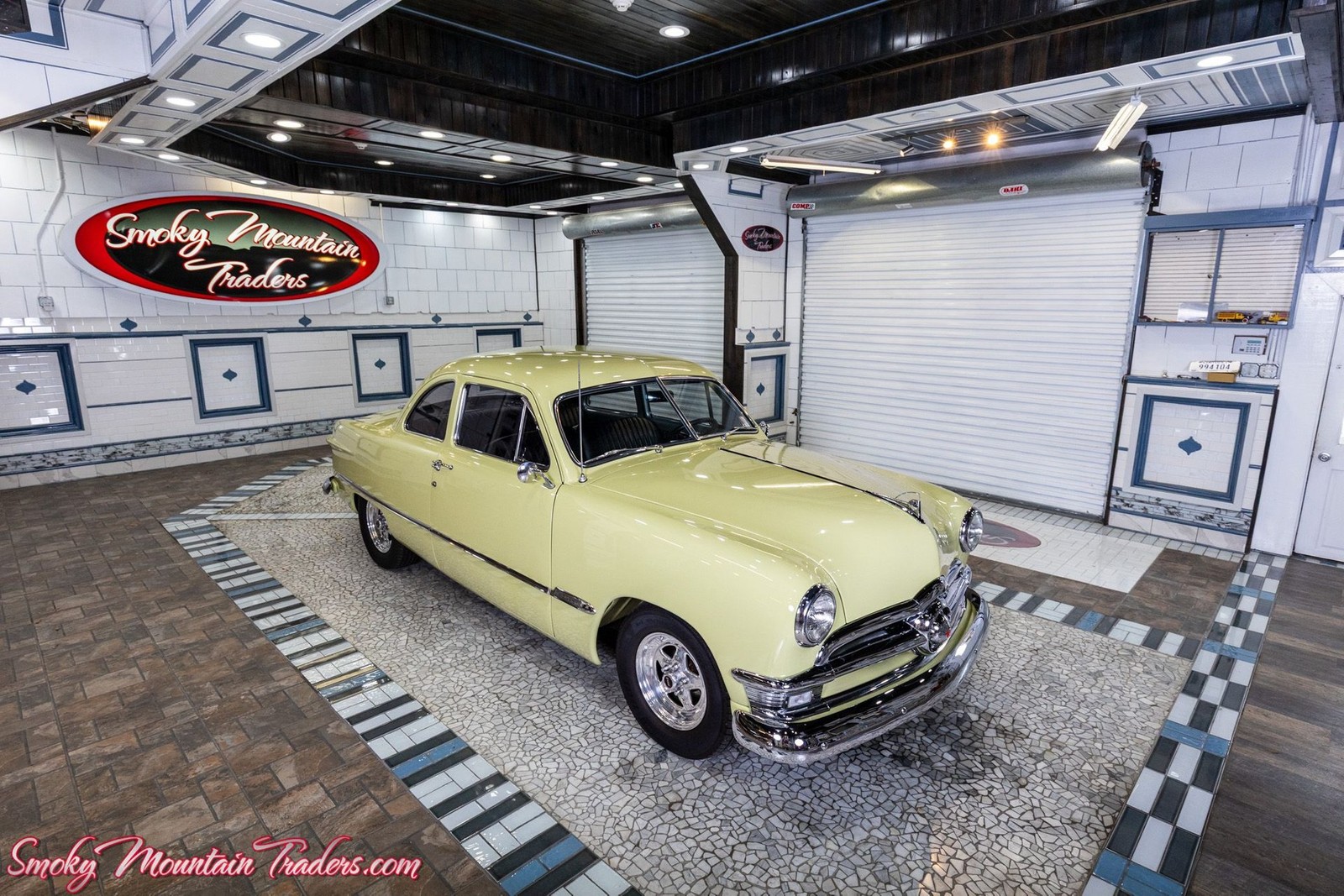 Ford-Custom-Deluxe-1950-12