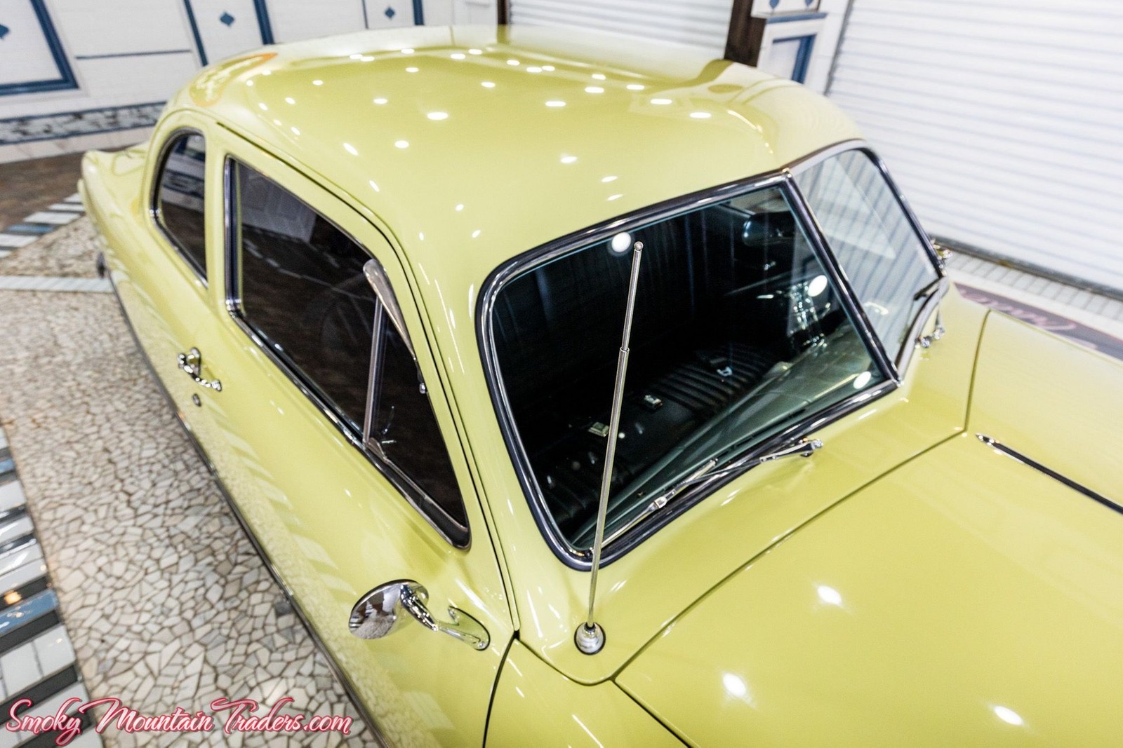 Ford-Custom-Deluxe-1950-14