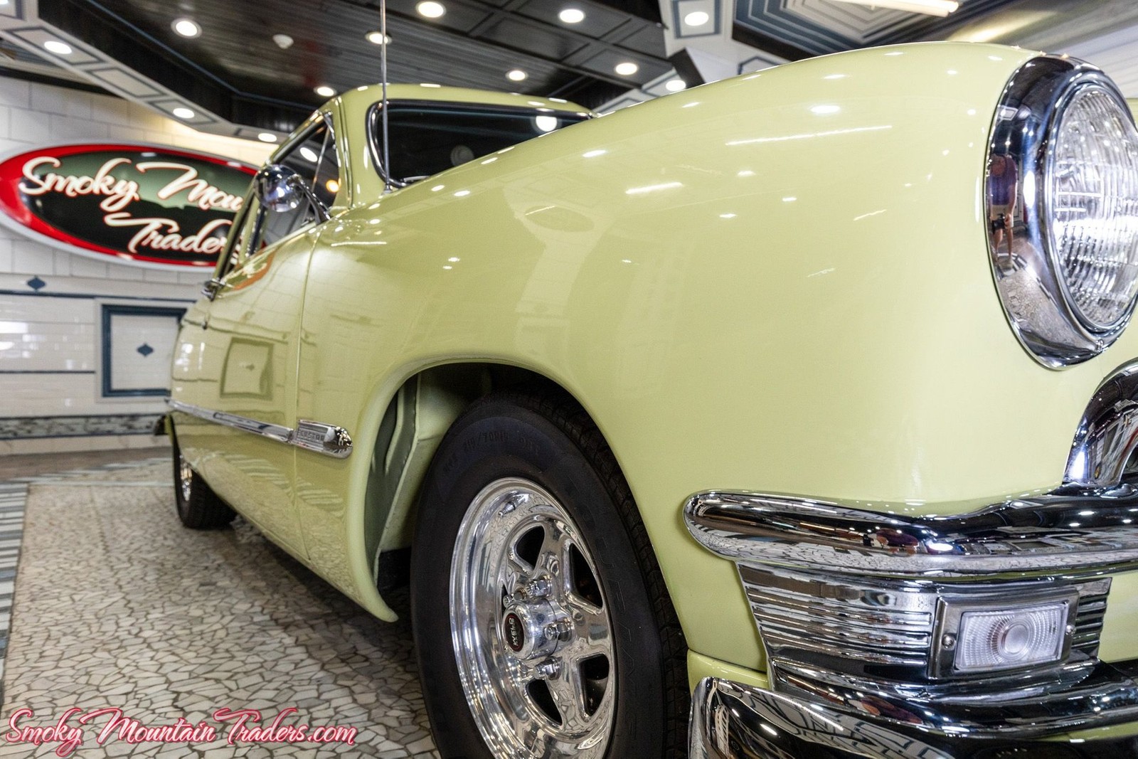 Ford-Custom-Deluxe-1950-16