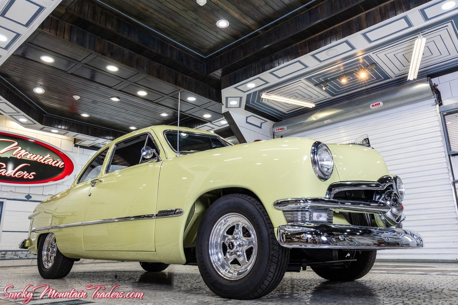 Ford-Custom-Deluxe-1950-17