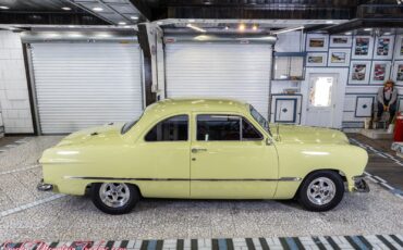 Ford-Custom-Deluxe-1950-18