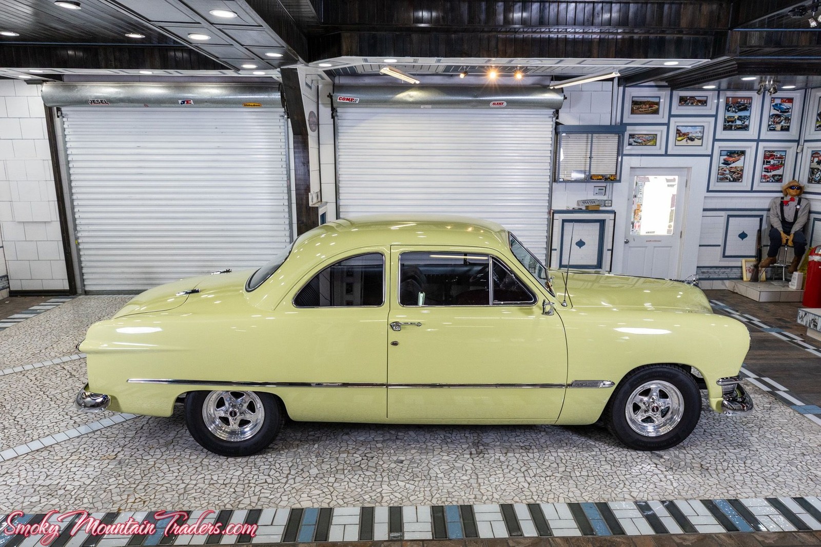 Ford-Custom-Deluxe-1950-18