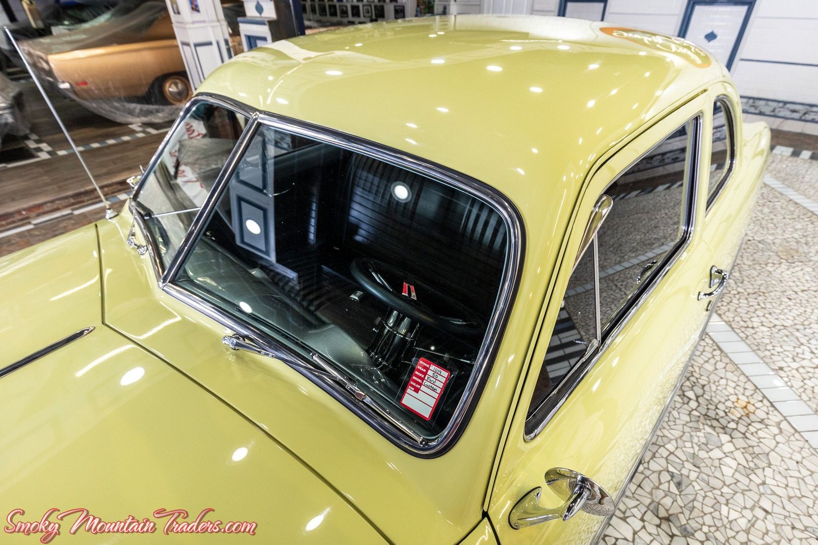 Ford-Custom-Deluxe-1950-2