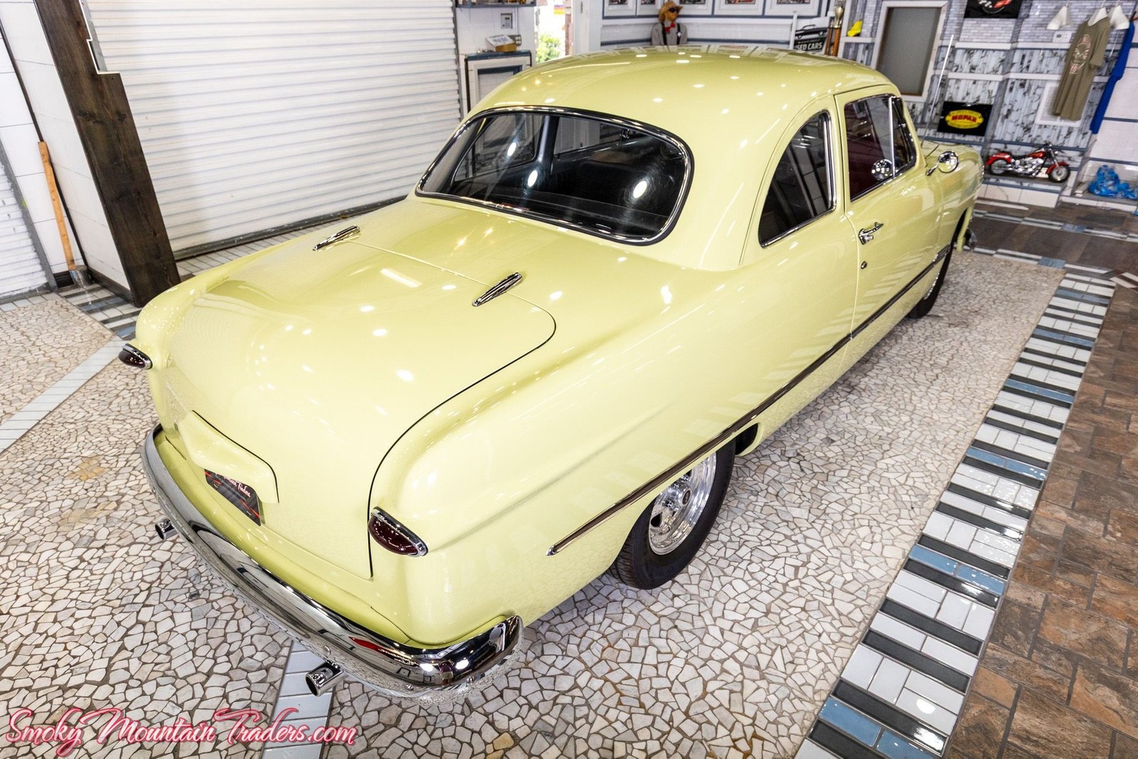 Ford-Custom-Deluxe-1950-21