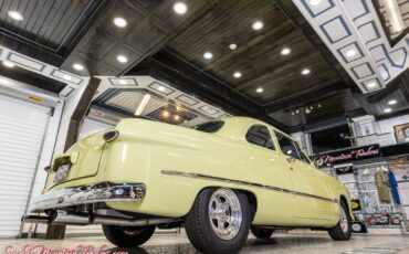 Ford-Custom-Deluxe-1950-25