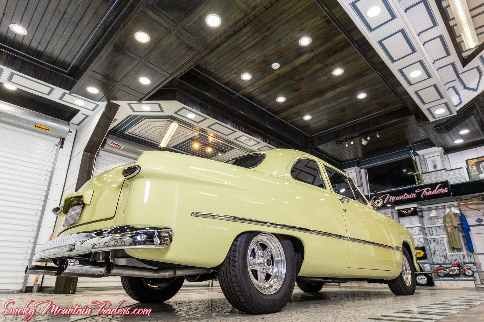 Ford-Custom-Deluxe-1950-25