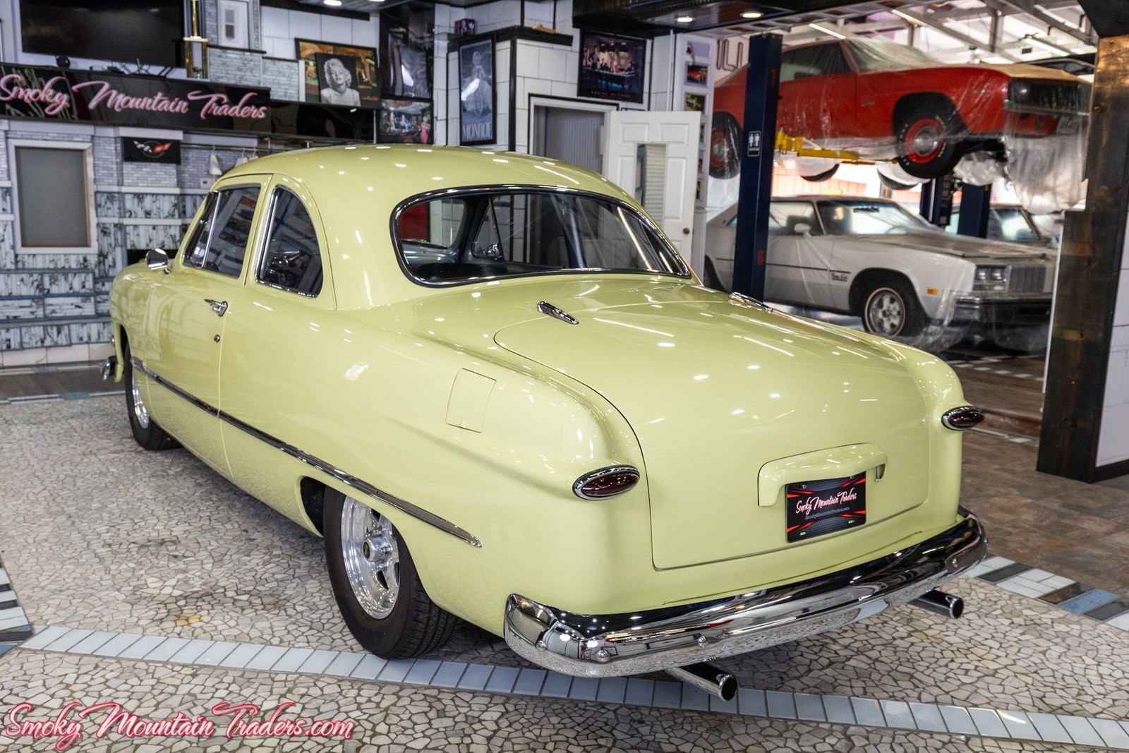 Ford-Custom-Deluxe-1950-31