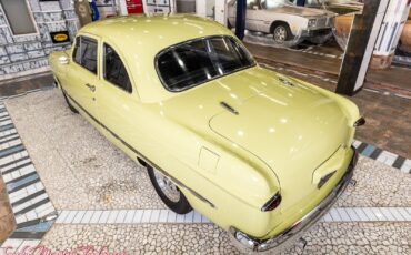 Ford-Custom-Deluxe-1950-32