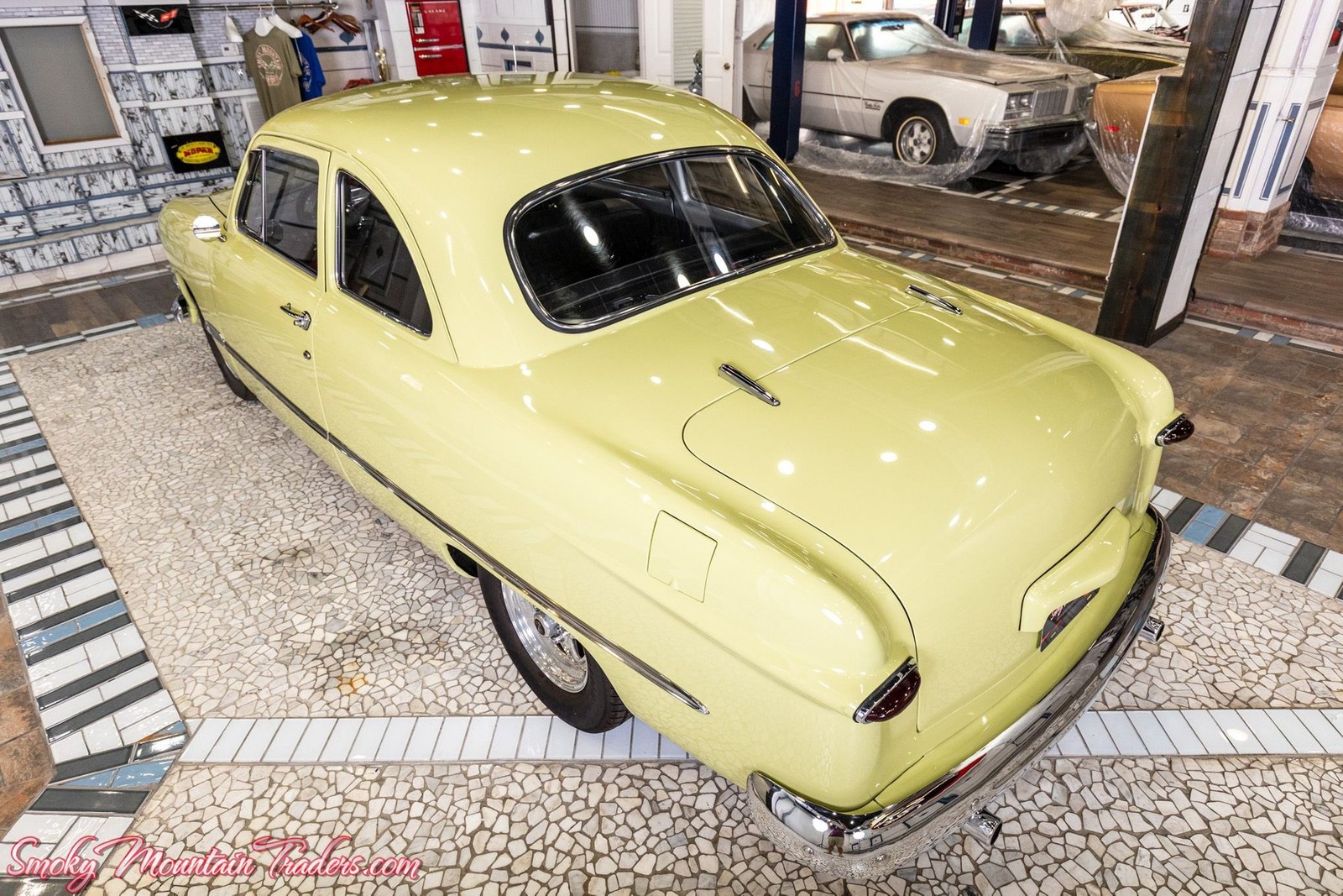 Ford-Custom-Deluxe-1950-32