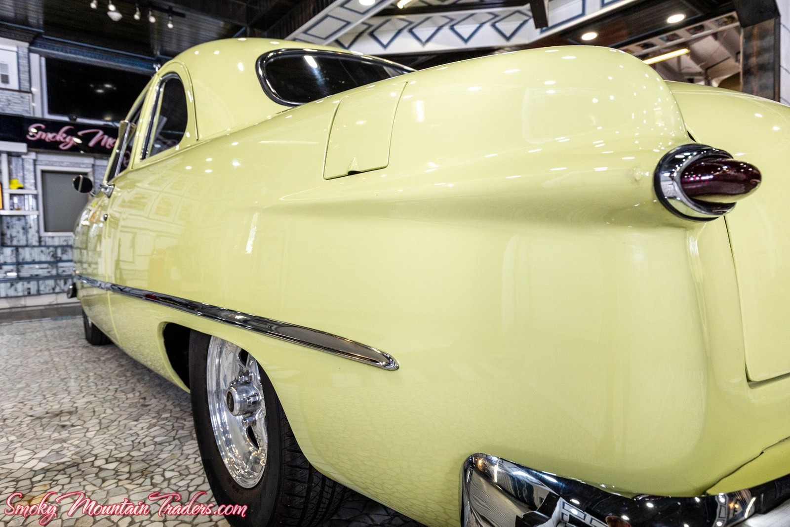 Ford-Custom-Deluxe-1950-35