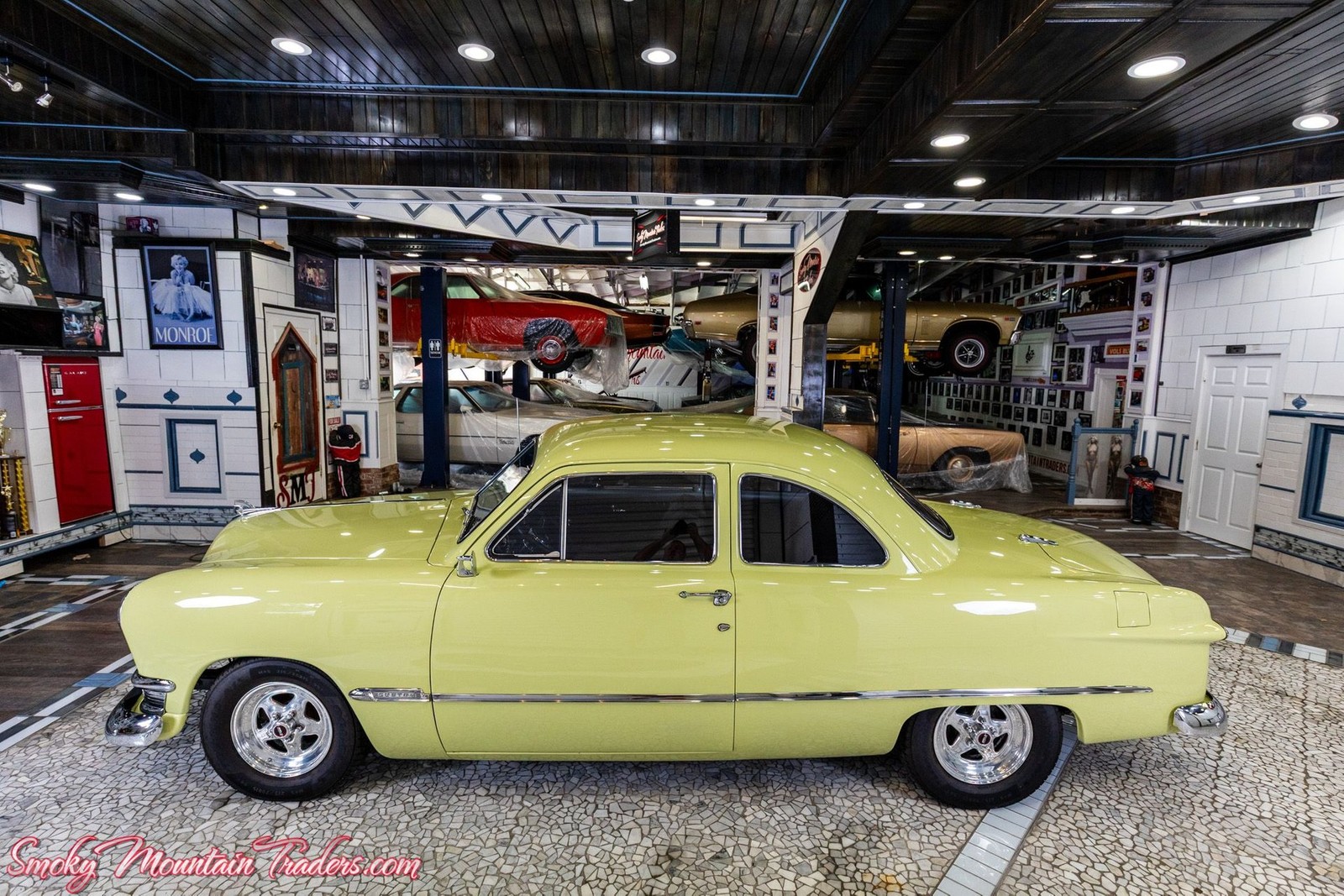 Ford-Custom-Deluxe-1950-37