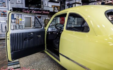 Ford-Custom-Deluxe-1950-38