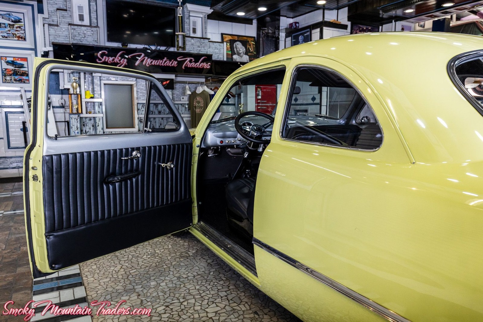 Ford-Custom-Deluxe-1950-38