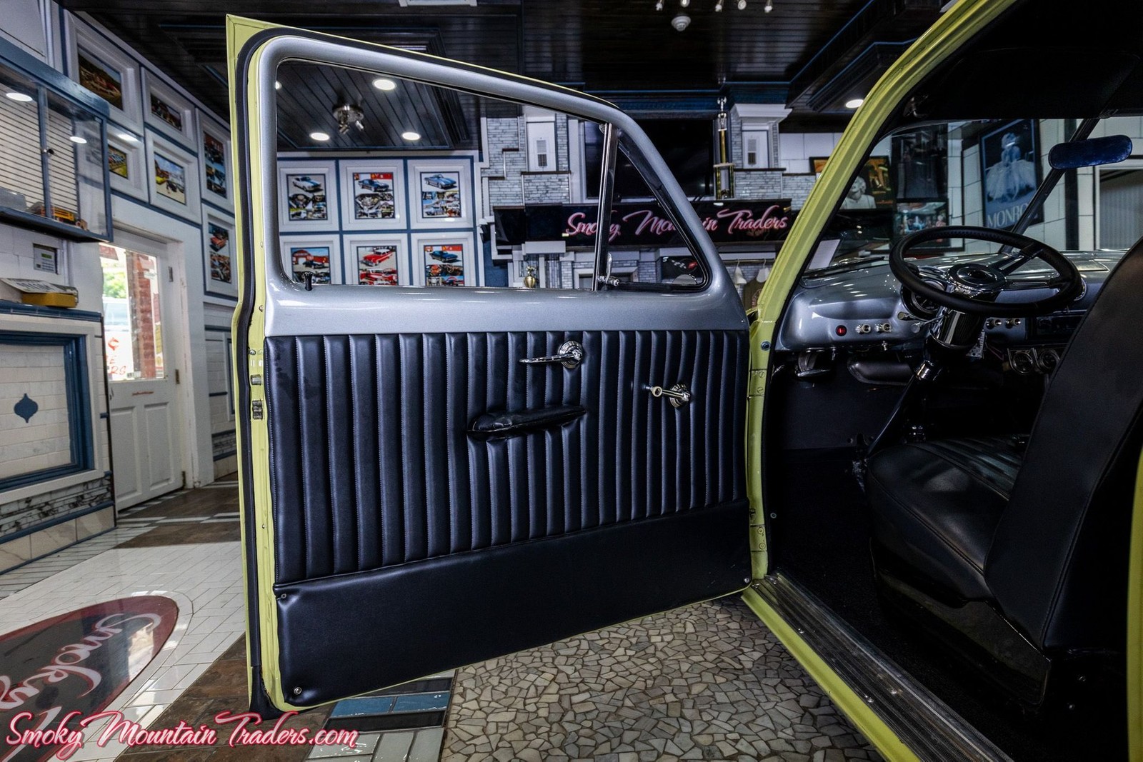 Ford-Custom-Deluxe-1950-39