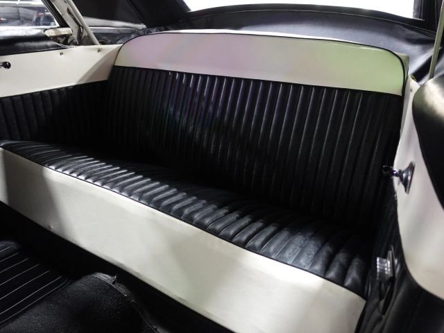 Ford-Custom-Deluxe-1951-13