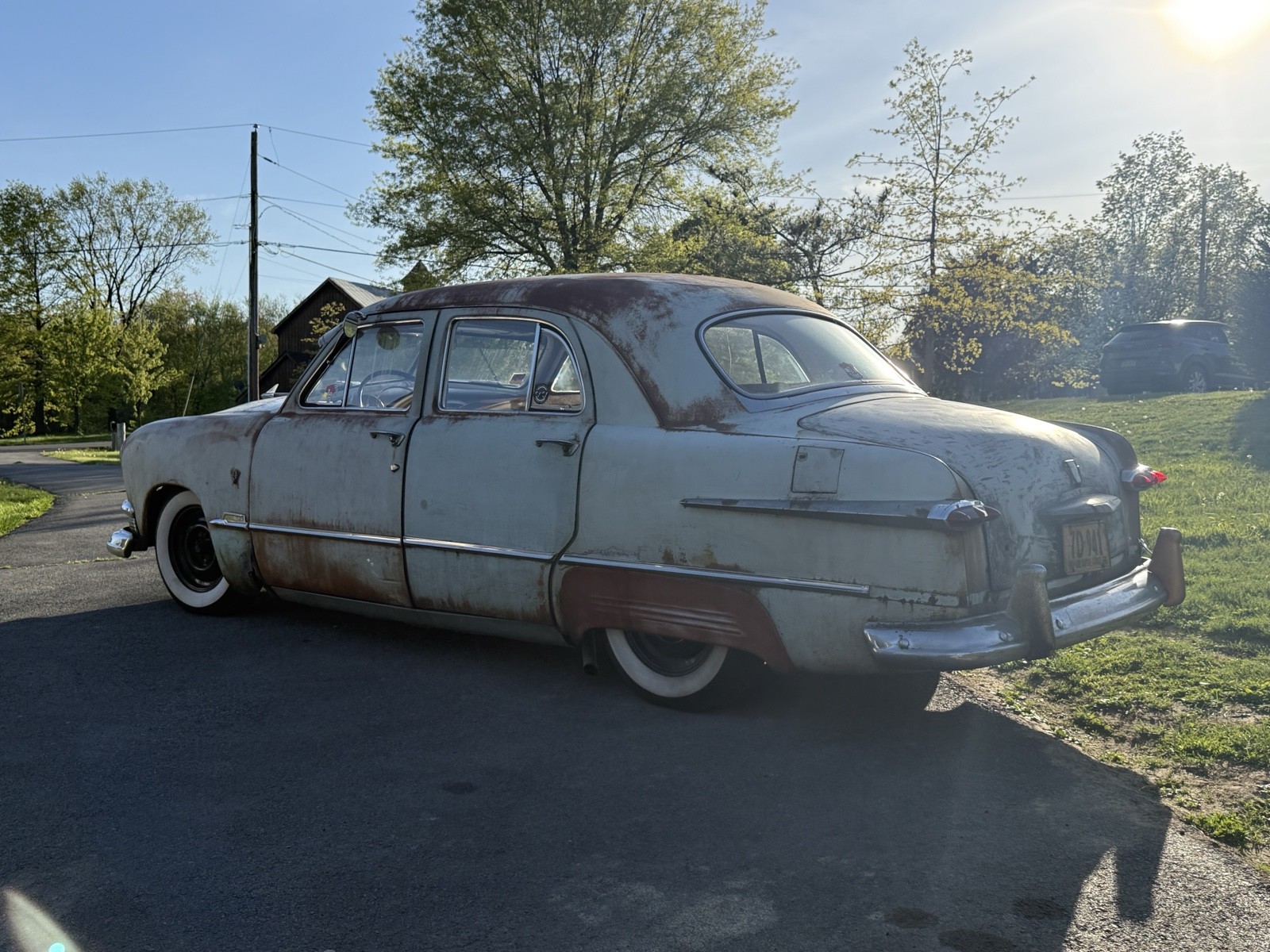 Ford-Custom-Deluxe-1951-Sedan-3