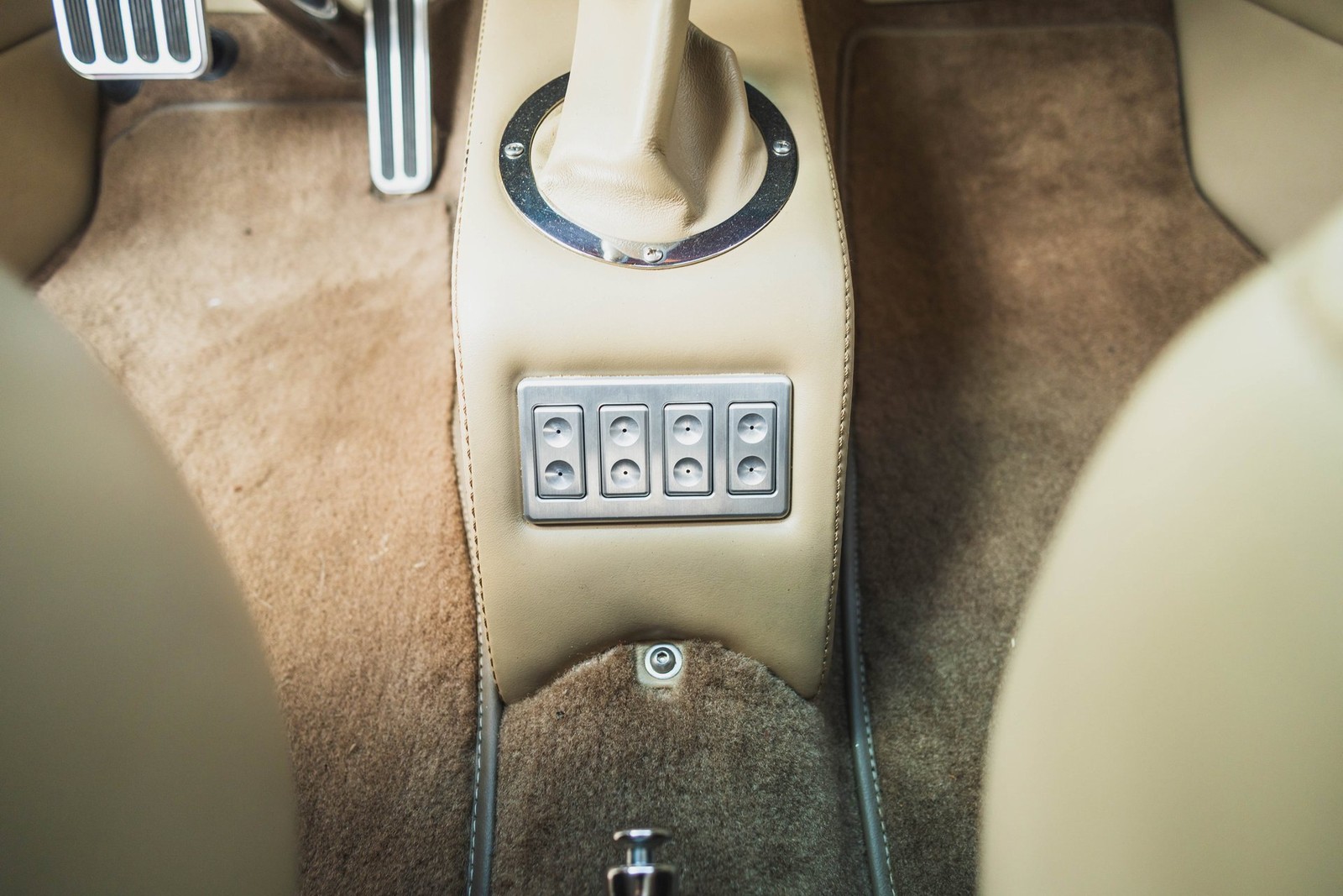 Ford-Custom-Slantback-1937-2D-Coupe-25